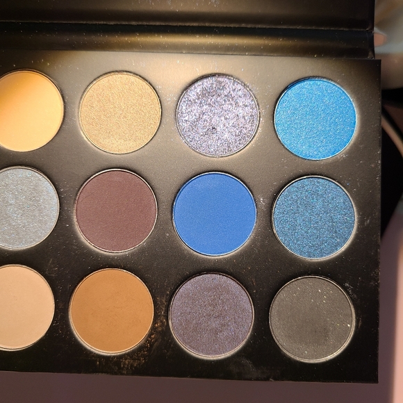 Morphe Artistry Palette 18A Blue Ya Away  Palette - Picture 10 of 11